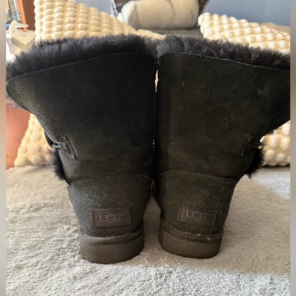 UGGS- Preloved Black Suede Fur-Lined Boots with side button - Picture 4 of 5